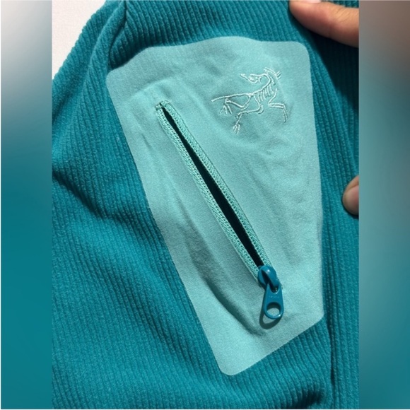 Arc'teryx Men's Teal and Light Blue Ski Jacket - Picture 8 of 15